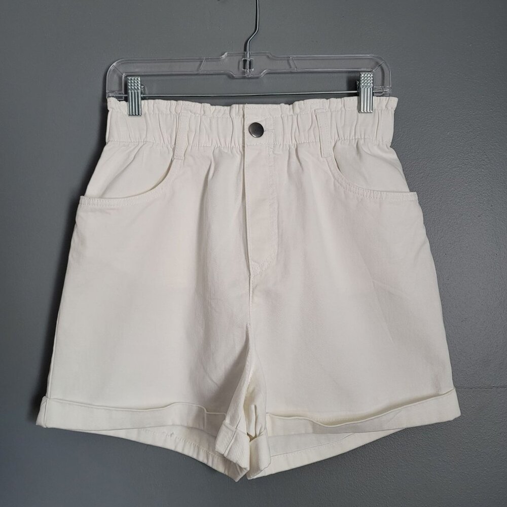 H&M Paper-Bag High-Rise White Shorts. Size S